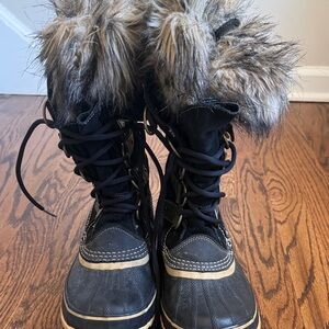 Sorel Black and Tan Fur-Trimmed Winter Boots